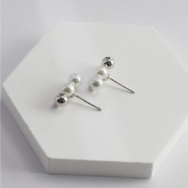 Balance Wood Pearl Earrings - Hestia